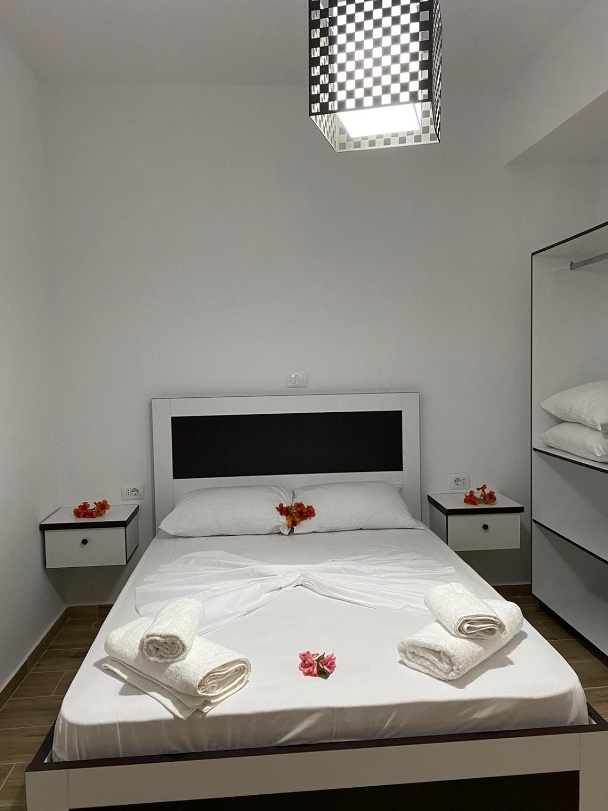 Rentrooms Geni Ksamil Exteriör bild