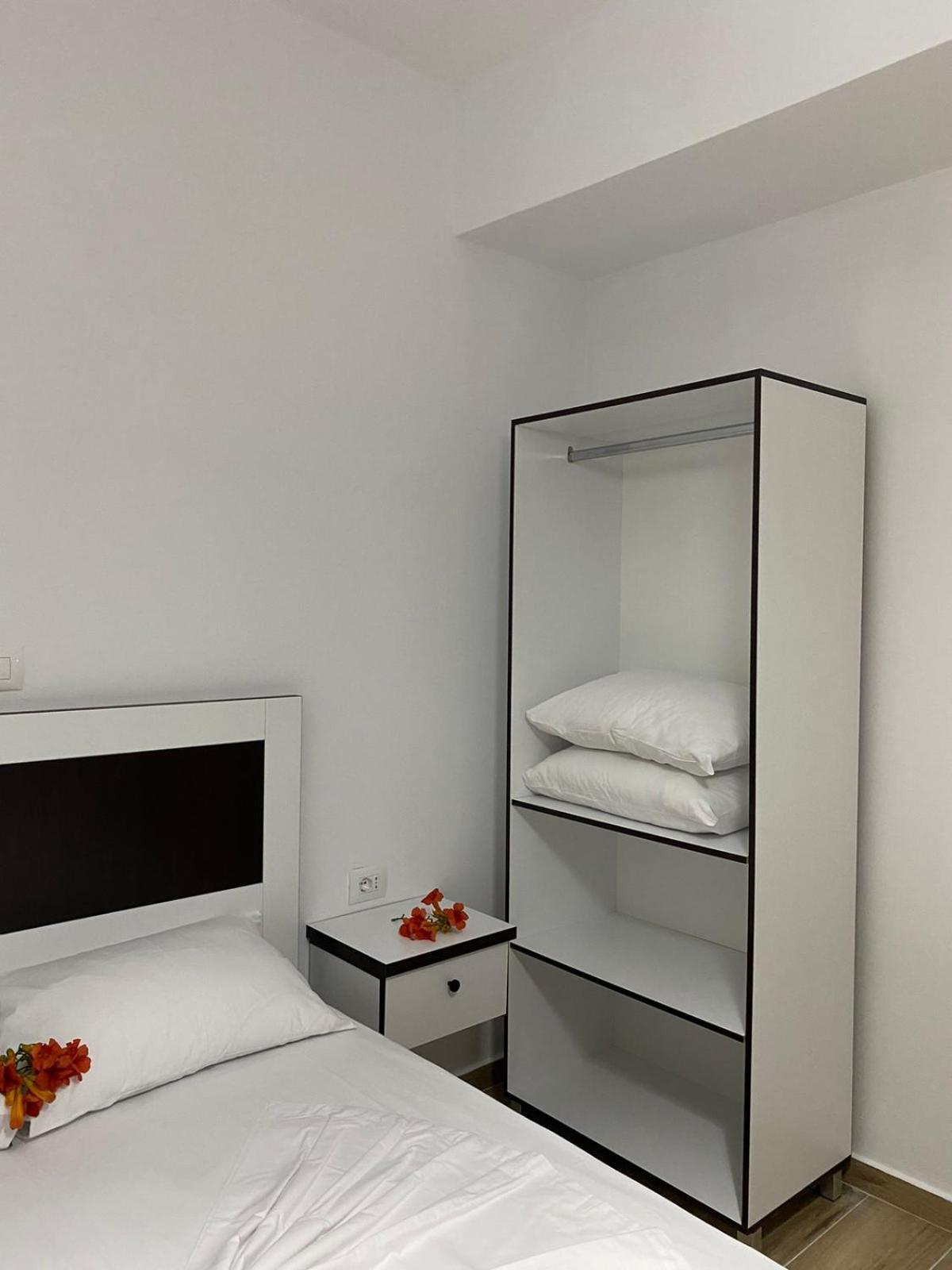 Rentrooms Geni Ksamil Exteriör bild