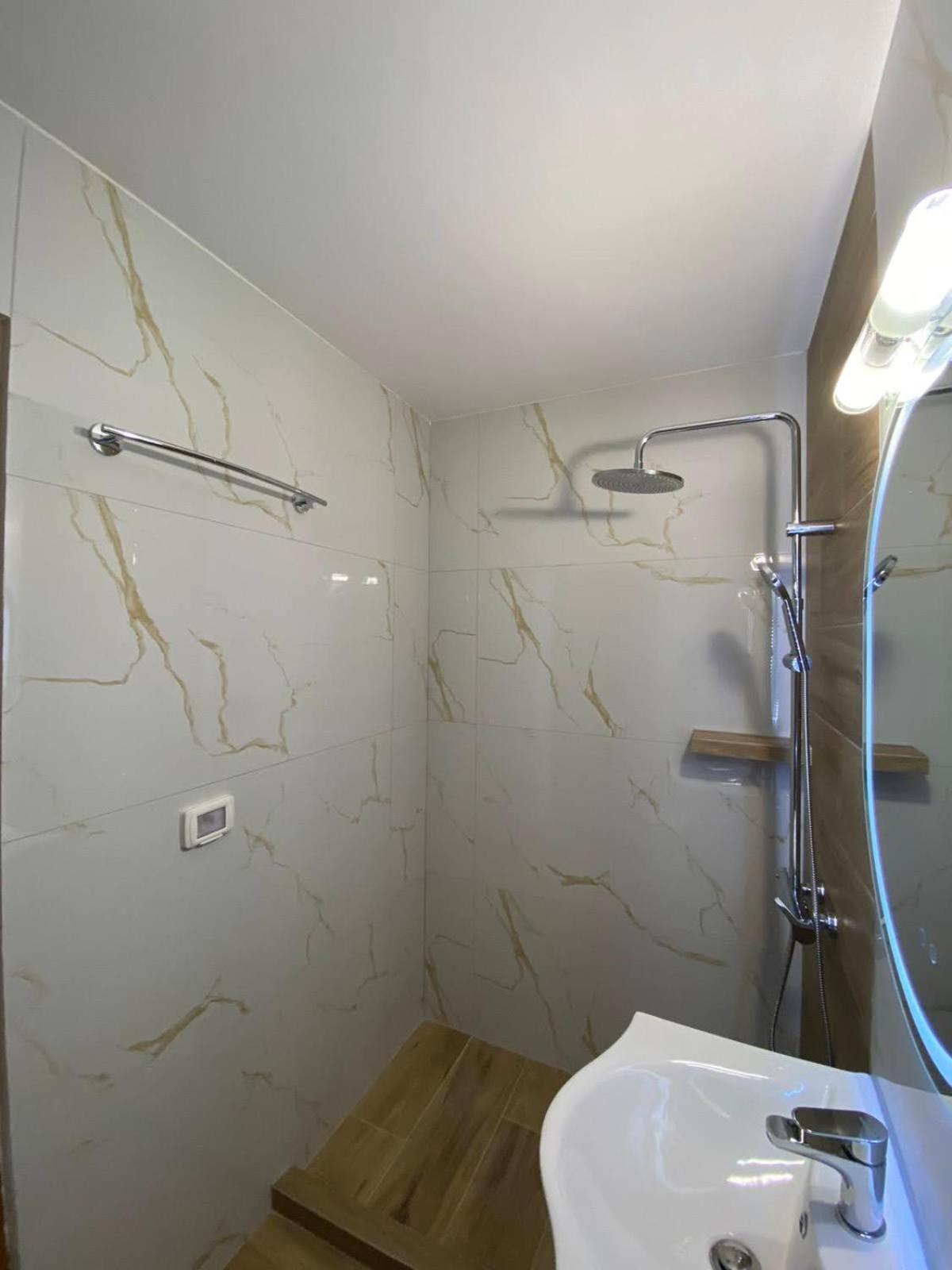 Rentrooms Geni Ksamil Exteriör bild